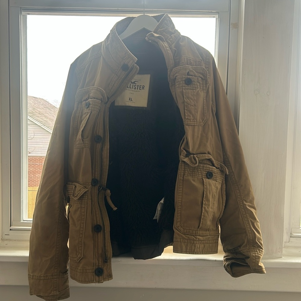Holllister XL winter jacket lightly worn